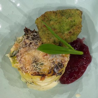 Kräuter-Schnitzel mit Bärlauch-Kartoffelgratin