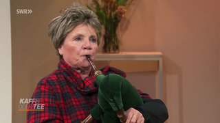 Sabine Essinger spielt Dudelsack