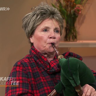 Sabine Essinger spielt Dudelsack