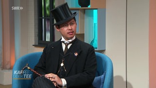 Daniel Schierbaum trägt Mode der Kaiserzeit