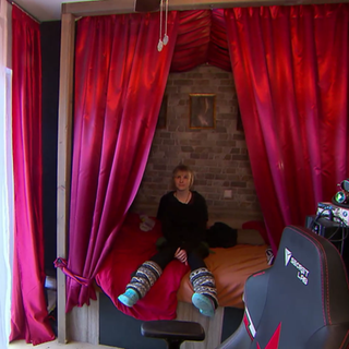 Lisa hoffmann in ihrem Himmelbett