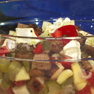 Lifehack: Brotsalat und Tipps und Tricks zur Verwertung von Brotresten