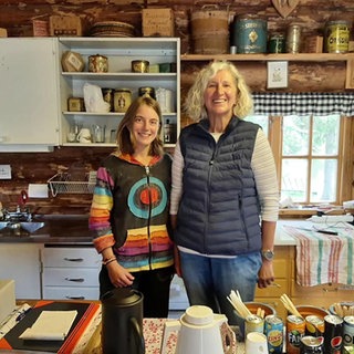 Manuela Sebastian in ihrem Hütten-Café in Lappland