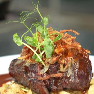 Zwiebelrostbraten vom Grill mit Filder-Kraut