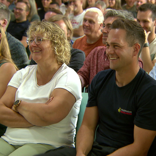 Zuschauer bei der Premiere der neuen Staffel von „Feuer & Flamme“