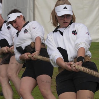Ramona Mühl und Theresa Schwegler gewinnen Bronze im Tauziehen
