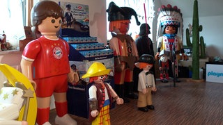 Achim Wille sammelt extragroße Playmobilfguren