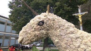 Blumengesteck in Form eines Einhorns in Schwäbisch Gmünd
