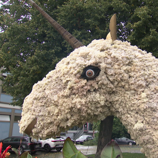 Blumengesteck in Form eines Einhorns in Schwäbisch Gmünd