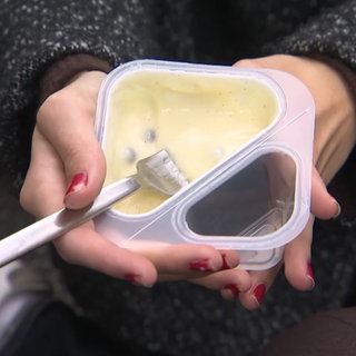 eine Gabel im Pudding