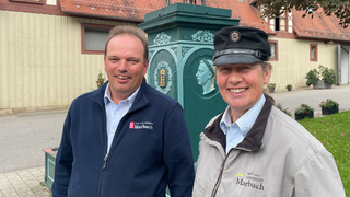 Karin Kollmannsberger und Thomas Engelhardt beim Gestüt Marbach.