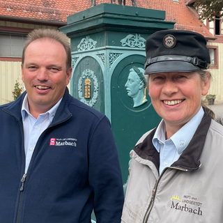 Karin Kollmannsberger und Thomas Engelhardt beim Gestüt Marbach.