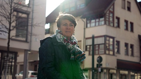 Sonja Faber-Schrecklein steht im Stadtzentrum von Mössingen.