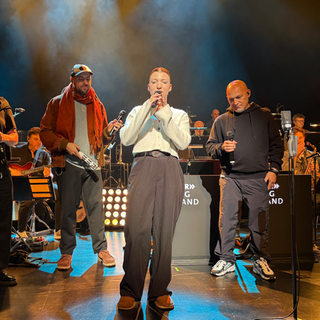 Die 17-Jährige Vivi singt mit Max Mutzke.