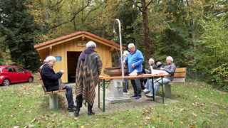Gemeinsames Grillen in der Hütte des Vereins in Scheuern.