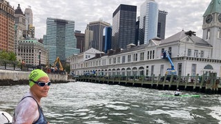 Langstreckenwschwimmerin Vasanti Niemz beim 20 Bridges Swim