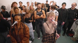 Das Ensemble des Musicals WE WILL ROCK YOU bei den Gasangsproben.