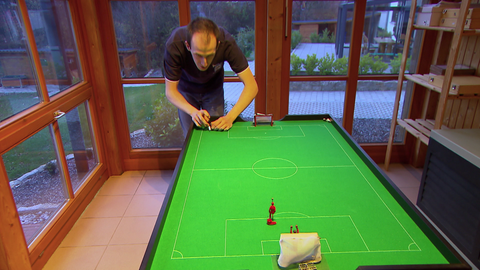 Jakob Weber beim Tipp-Kick-Training.