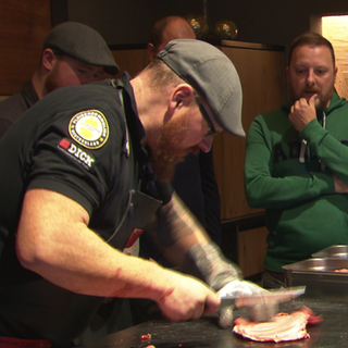 Philipp Sontag aus Kißlegg bietet Seminare an wie man Wild richtig zerlegt.