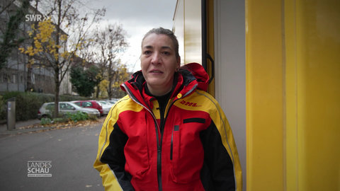 Nadine Meyer arbeitet als Paketzustellerin für DHL