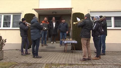 Schnurranter im Allgäu beim musizieren.