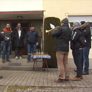 Schnurranter im Allgäu beim musizieren.