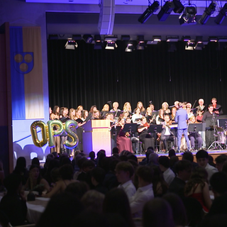 Oscar-Paret Schule in Freiberg am Neckar feiert anlässlich ihres 50-jährigen Bestehens einen Schulball.