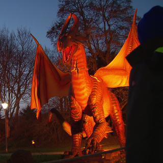 Beleuchteter Drache bei den Winterlichtern im Luisenpark in Mannheim