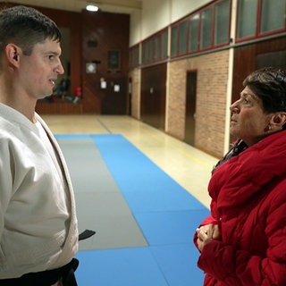 Sportverein in Stuttgart-Hedelfingen: Judoka Thilo Stephn und Sonja Faber-Schrecklein stehen in einer Turnhalle