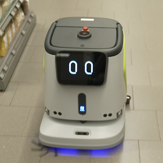 Wischroboter im Supermarkt