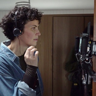 Sarahlisa Volm aus Hechingen als Regisseurin beim Tatort-Filmset.