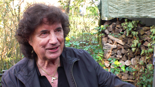 Olaf der Flipper lächelt in die Kamera.