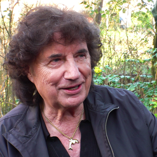 Olaf der Flipper lächelt in die Kamera.