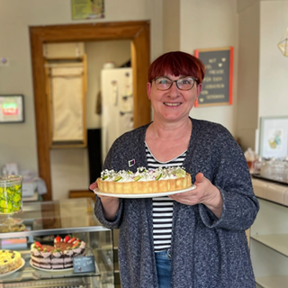 Backdame Veronika arbeitet in einem Café in Esslingen