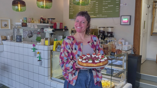 Backdame Evita führt ein Café in Esslingen