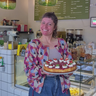 Backdame Evita führt ein Café in Esslingen