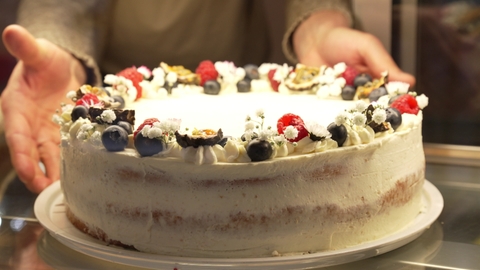 Maracuja-Beerentorte