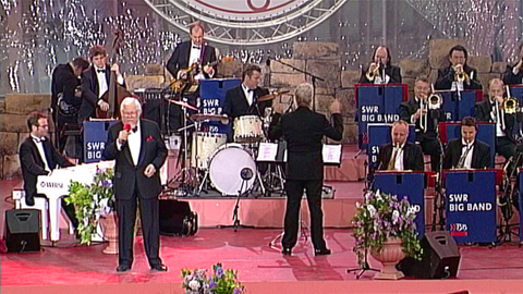 Bill Ramsey singt mit der SWR Big Band im Hintergrund.