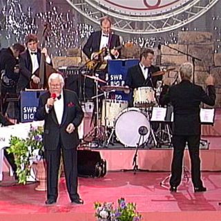 Bill Ramsey singt mit der SWR Big Band im Hintergrund.