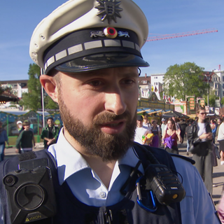 Polizist auf dem Frühlingsfest
