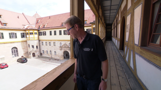 Der Hausmeister vom Tübinger Schloss auf seinem letzten Rundgang