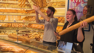 DJ Baguette tritt in einer Bäckerei in Neckarsulm auf