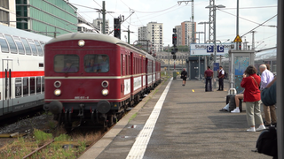 Museumszug Roter Heuler im Hauptbahnhof Stuttgart
