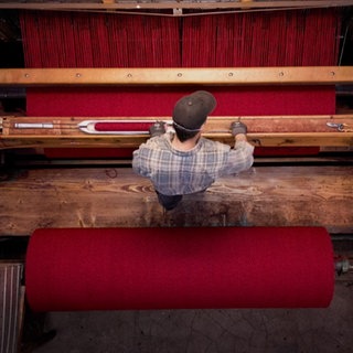 In der Kokosweberei von Georg Fritzsche entstehen in Handarbeit Läufer, über die Päpste, Politiker und Promis schreiten.