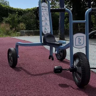 Ein Dreirad, dass speziell für krebskranke Kinder entwickelt wurde