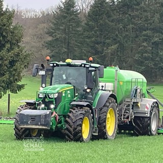 Ein Traktor für die Landschaftsarbeit