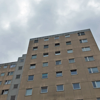 In diesem Mehrfamilienhaus funktioniert seit Ende Juni der Aufzug nicht mehr.