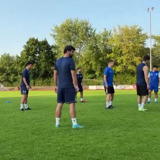 Fußballspieler auf dem Rasen