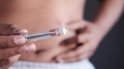 Ein Pieks und die Pfunde purzeln? Das geht, hat aber Folgen.