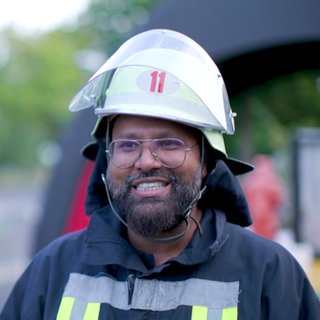 Mann in Feuerwehruniform